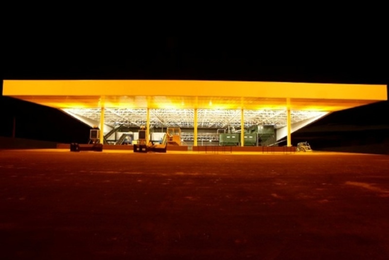 Φάρος σε ελαιώνα