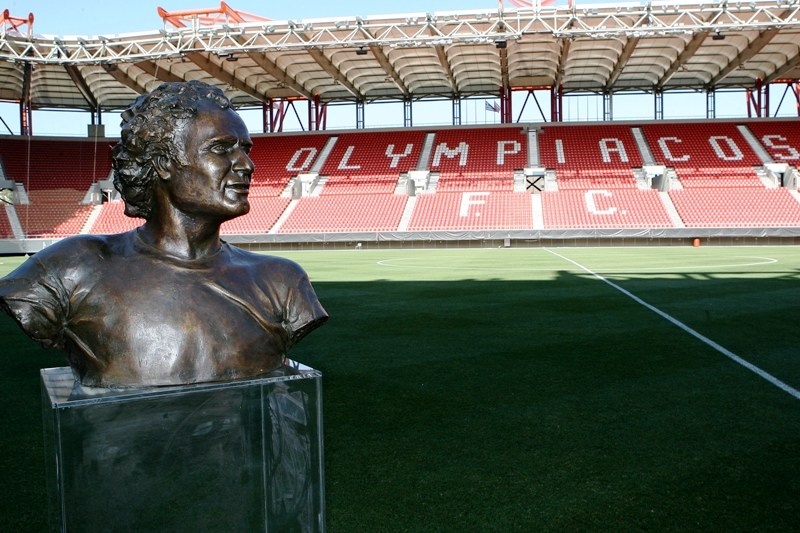 Ο Ολυμπιακός τίμησε τον Μιχάλη Κρητικόπουλο (videos+photos)