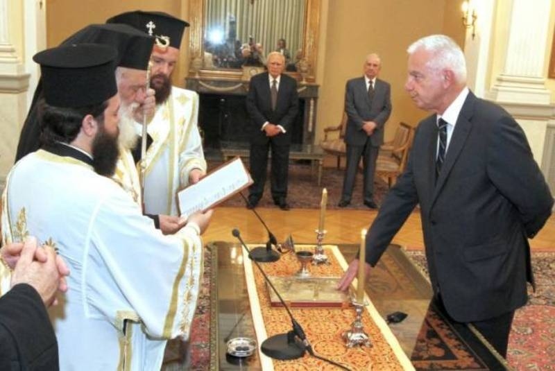 Βίντεο: Ορκίστηκε ο υπηρεσιακός πρωθυπουργός Π. Πικραμμένος