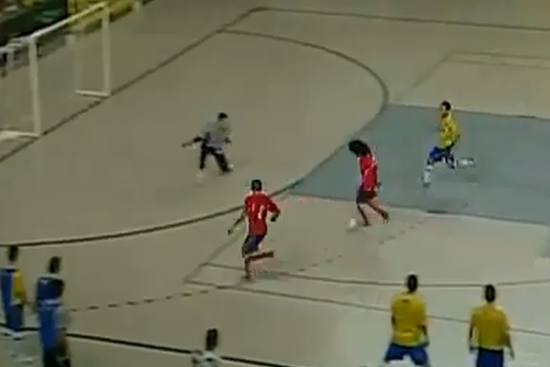 Απίστευτη «ραμπόνα» σε αγώνα σάλας! (video)