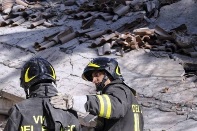Τρεις νεκροί από το σεισμό των 5,9 βαθμών στην Ιταλία