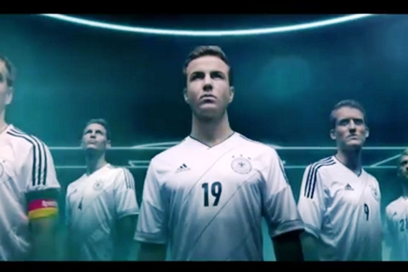 Euro 2012: «Τρέχει» με Μερσεντές η Γερμανία! (video)