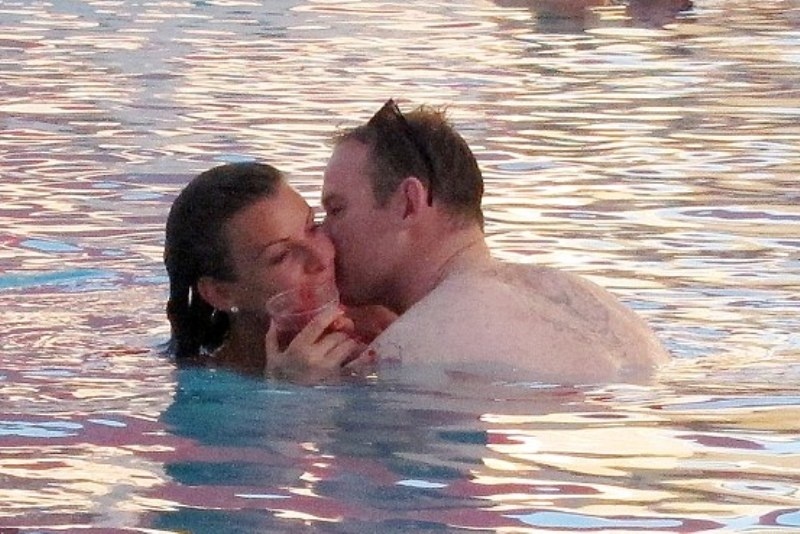 Ο Ρούνεϊ λατρεύει την κυρία του (photos)