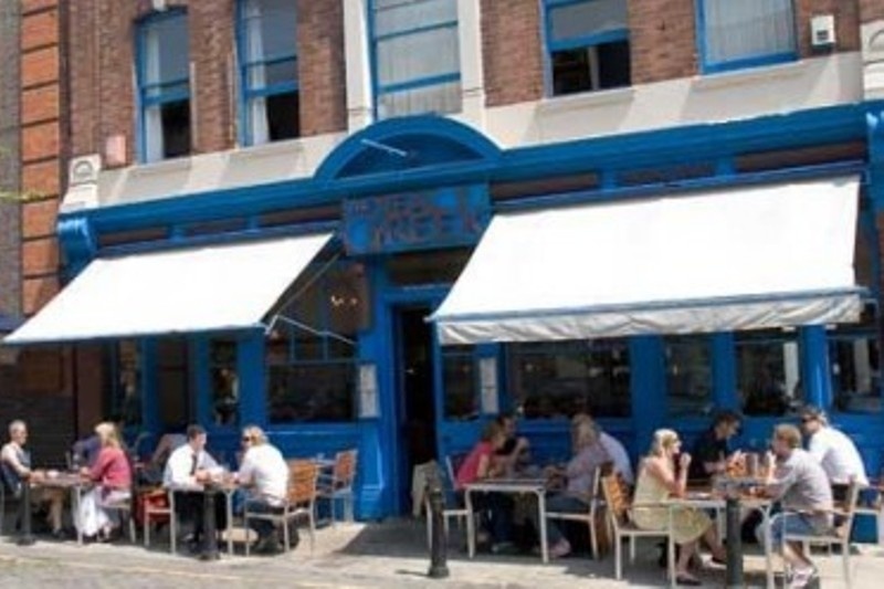 Bloomberg: Εστιατόριο στο Λονδίνο δέχεται δραχμές! (video)