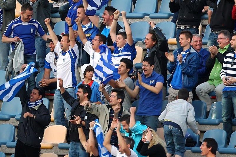 Ελλάδα: Ένταση στις εξέδρες με Σκοπιανούς (videos)