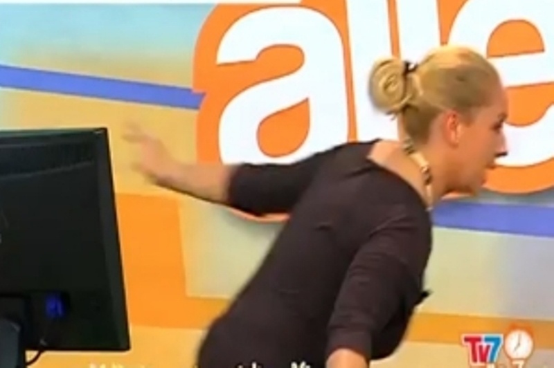 Παρουσιάστρια έτρεξε να σωθεί από τον σεισμό (video)