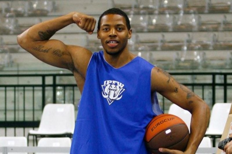 Μένει στην Γκραβελίν ο Τζόνσον