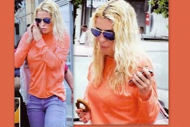 Ελένη Μενεγάκη: Με wet look στα μαγαζιά!