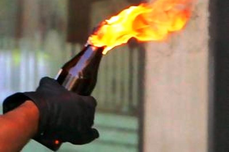 Έριξαν μολότοφ σε σύνδεσμο φιλάθλων του ΠΑΟΚ