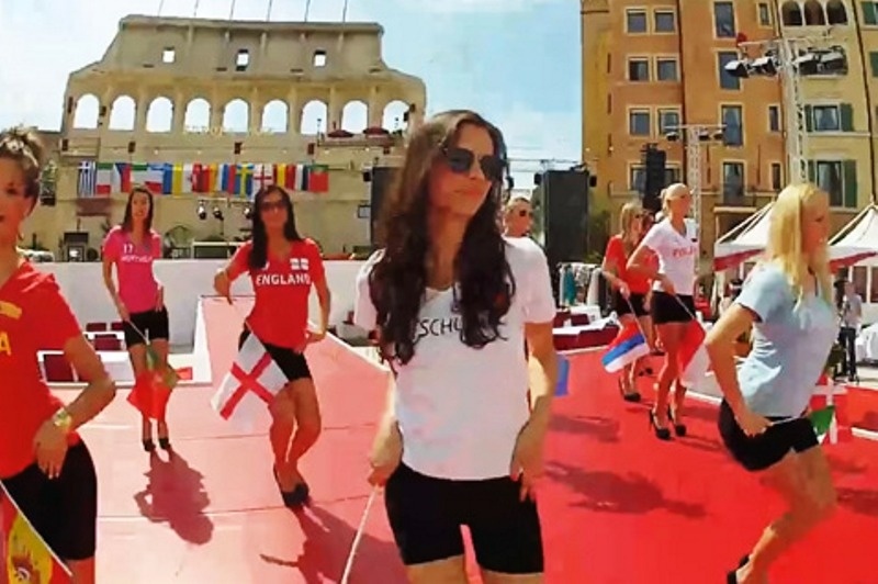 Euro 2012: Η πρόβα για τα καλλιστεία (video)
