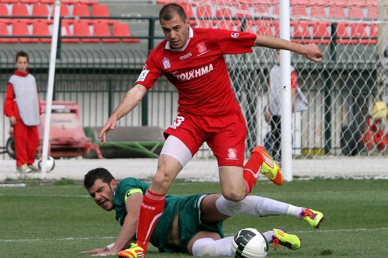 Παρελθόν από Πανσερραϊκό και ο Στεφανίδης