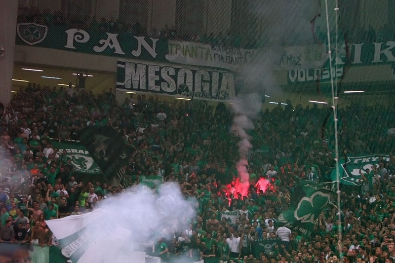 Στο πλευρό του «εξάστερου» οι οπαδοί του (photos)