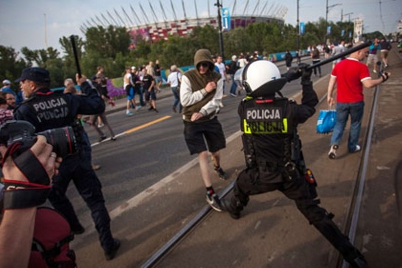 Euro 2012: Απελάθηκαν από την Πολωνία δύο Ρώσοι οπαδοί