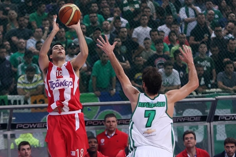 «Ερυθρόλευκος» ο Σλούκας μέχρι το 2015!