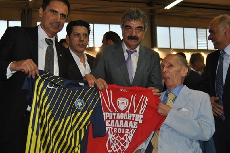 Ο Αστέρας βράβευσε τον Κωνσταντίνο Αγγελόπουλο