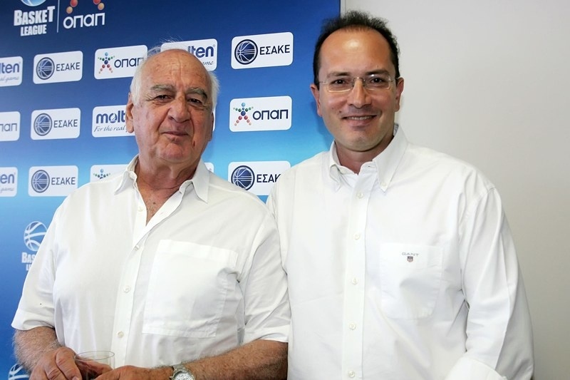 Χαλβατζάκης: «Όλοι σαν μια γροθιά»