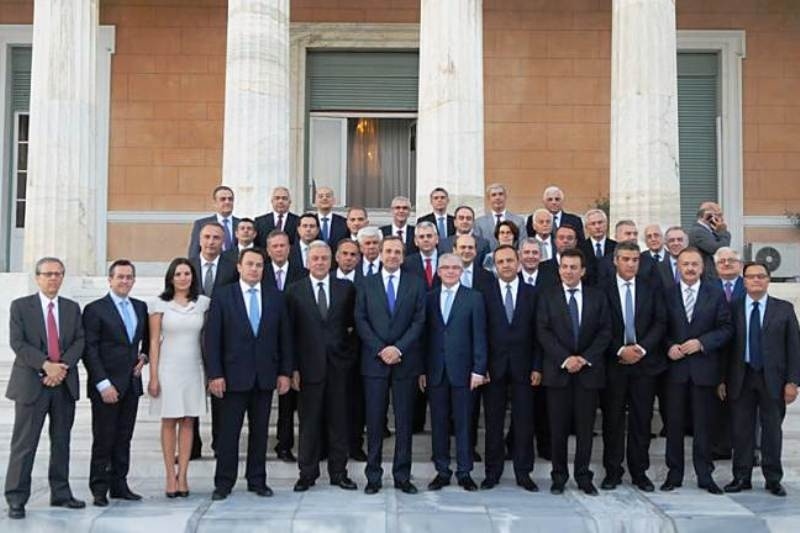 Αναλαμβάνουν καθήκοντα οι νέοι υπουργοί