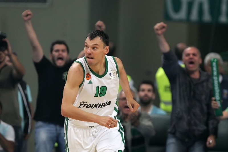 Το σκέφτεται ο Σάρας