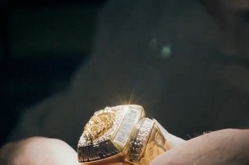 Ο Λεμπρόν και ο… κατασκευαστής του δακτυλιδιού του ΝΒΑ (video)