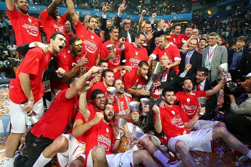 Κούπες και... στάχτη έγιναν ένα!