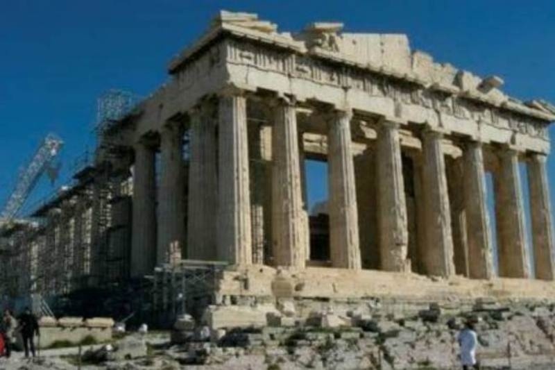 Άνδρας έπεσε από τον βράχο της Ακρόπολης