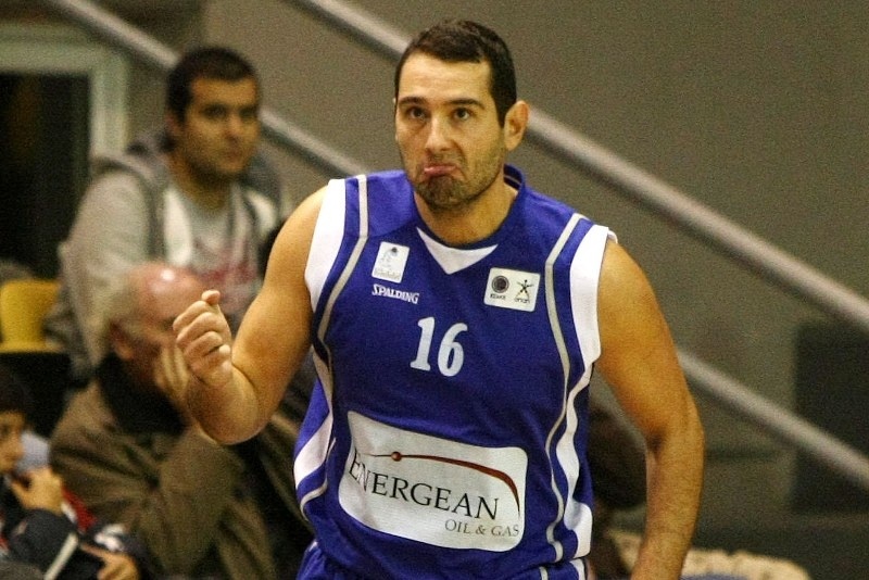Θέλει Καραποστόλου ο Άρης
