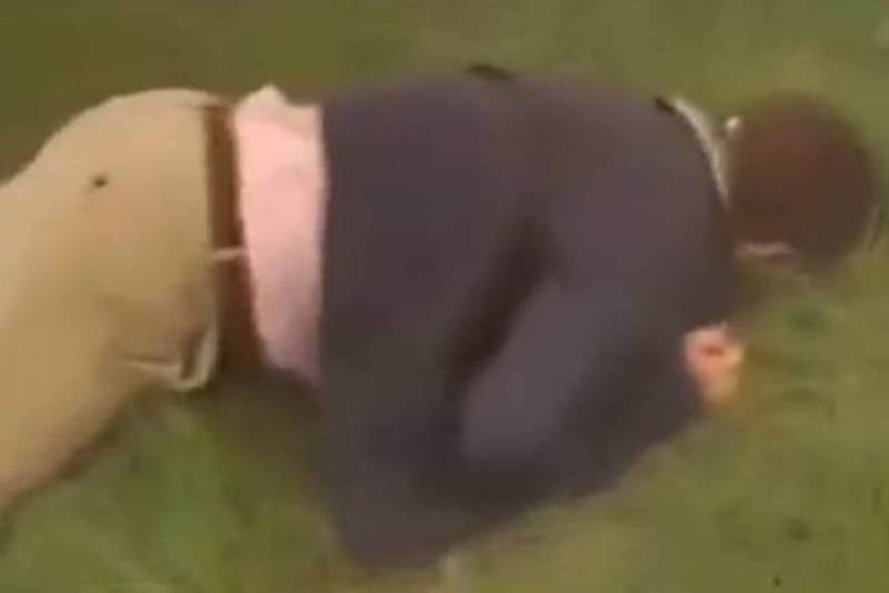 Αυτοκίνητο χτυπά δημοσιογράφο on camera! (video)