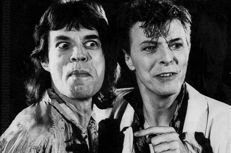 Έπιασε τον Jagger με τον Bowie στο κρεβάτι!