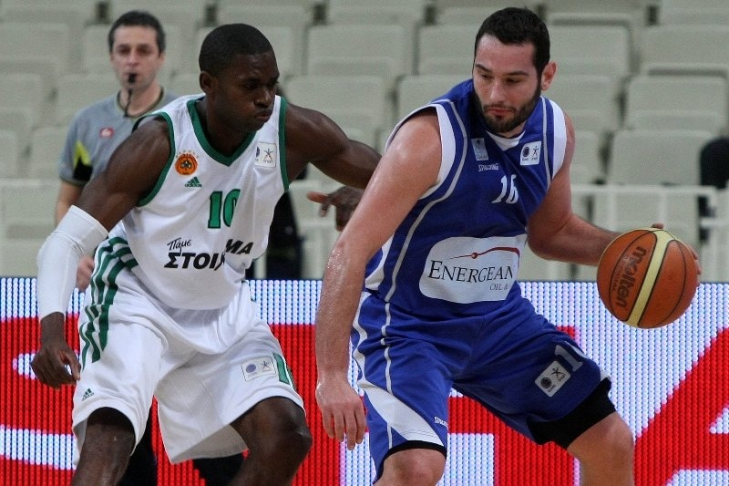 Μιλά με Καραποστόλου ο Ίκαρος