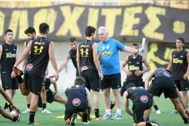 Ανακατεύει την... τράπουλα ο Κατσαβάκης