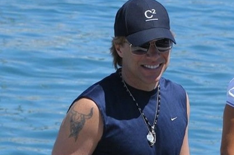 Ο Jon Bon Jovi απολαμβάνει την ελληνική φιλοξενία