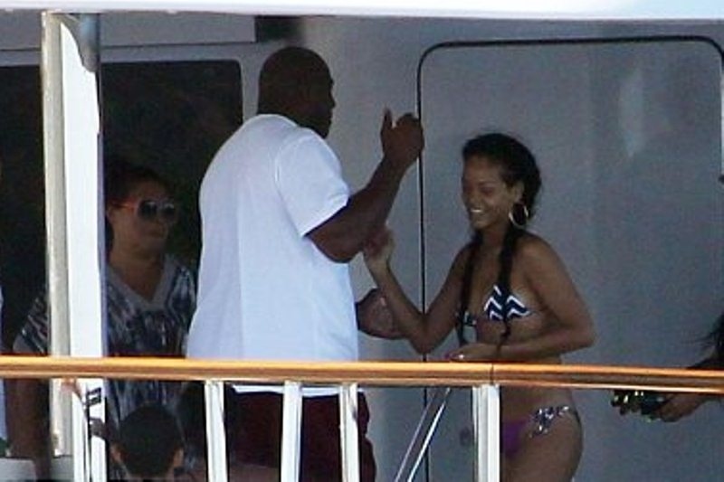 Ο υψηλός προσκεκλημένος της Ριάνα (photos)