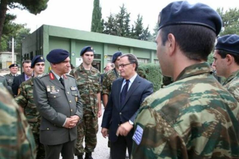 Αιφνιδιαστική παραίτηση του αρχηγού του ΓΕΣ