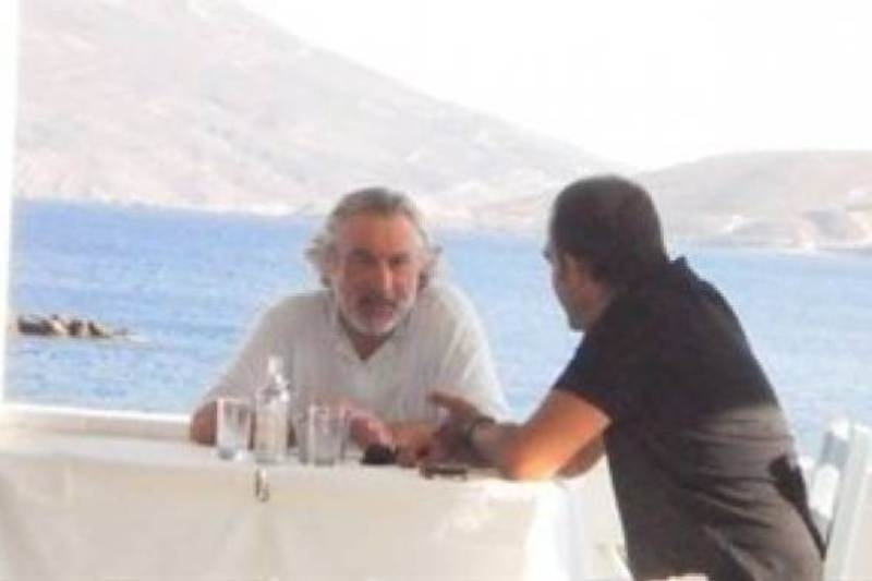 Ρόμπερτ ντε Νίρο-Τζον Τραβόλτα διακοπές στη Σκύρο (photos)