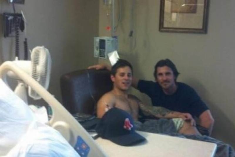 Ο «Batman» επισκέφθηκε τα θύματα της τραγωδίας