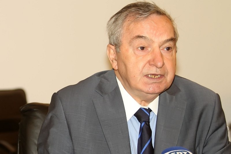 Φήμες για παραίτηση Καμάρα