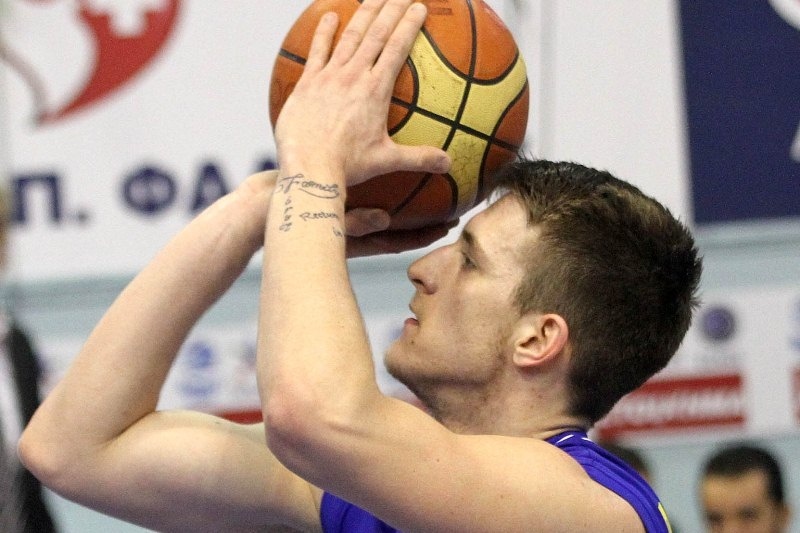 Προχωράει σε επαφές ο Κουστένης