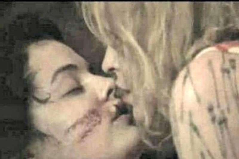 Κάιλι Μινόγκ: Το λεσβιακό φιλί της με την εγγονή του Έλβις Πρίσλεϊ