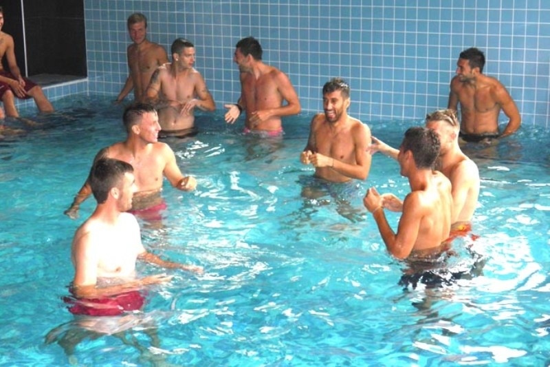 Στην πισίνα η ΑΕΛ