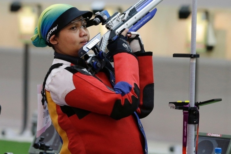 Σε προχωρημένη εγκυμοσύνη η Μαλαισιανή σκοποβόλος! (photos)