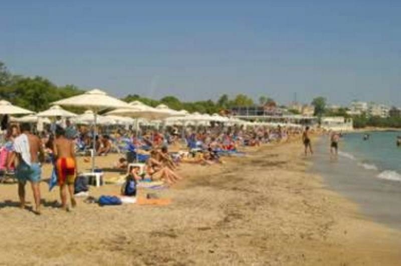 Έκαναν μπάνιο δίπλα σε ένα πτώμα