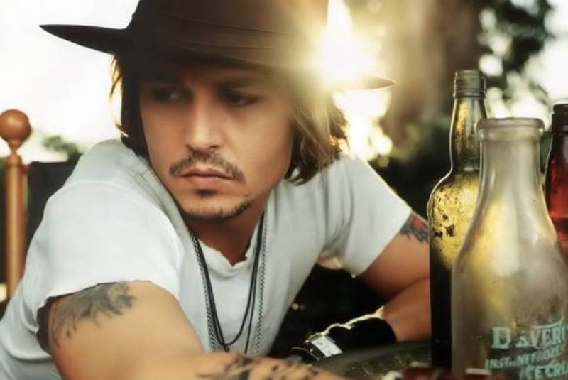 Ο Johnny Depp πιο... χάλια από ποτέ μετά από Photoshop ()