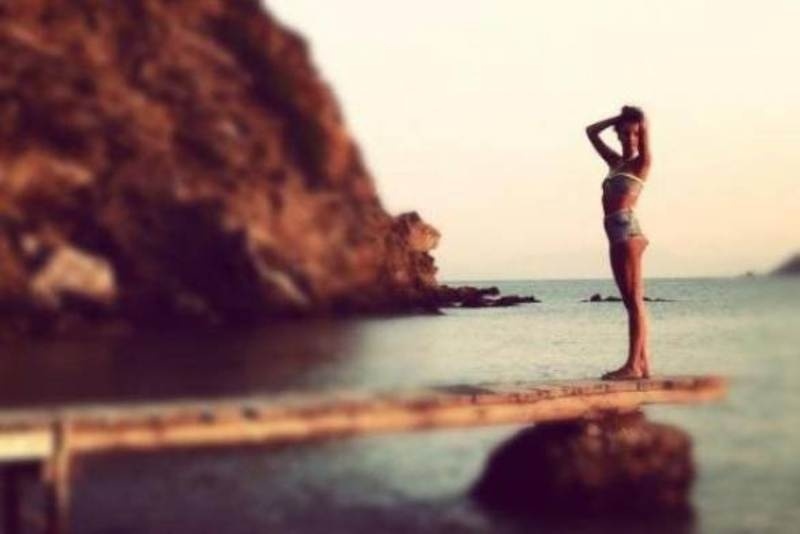 Τάμτα: Ποζάρει στις διακοπές της και τις tweet-άρει!