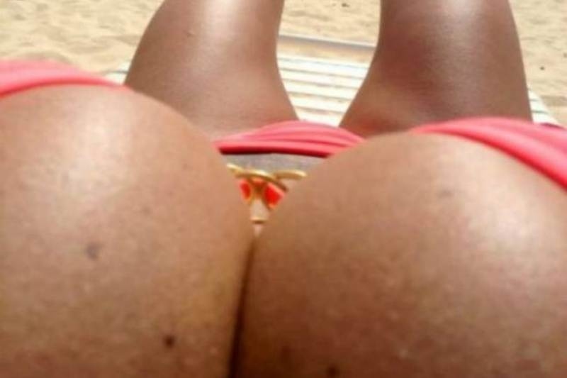 Κοπελιά κρύβεις την θέα με το στήθος σου! (photos)