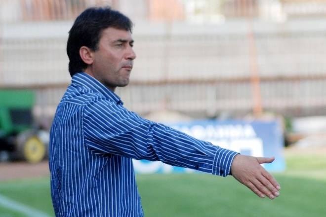 Δοκιμάζει παίκτες ο Χατζηνικολάου στον Πλατανιά