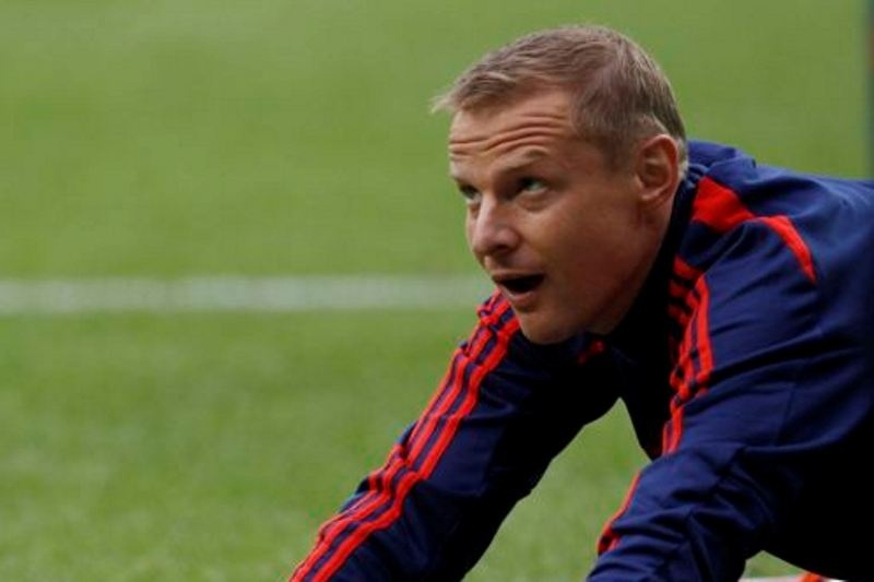 Τα βγάζει και με το... κεφάλι ο Μαλαφέεφ! (video)