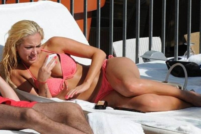 Tulisa Contostavlos: Sexy on the beach!