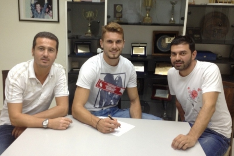 Υπέγραψε και ανακοινώθηκε ο Παπάζογλου στον ΟΦΗ