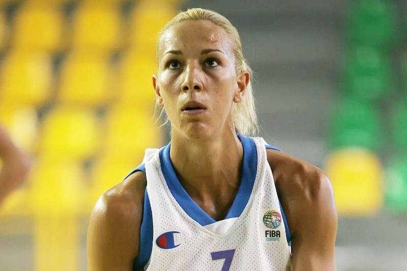 Στην Κάχα Ρουράλ η Χατζηνικολάου