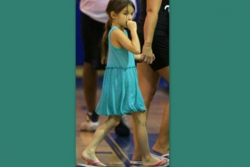 Η Suri Cruise όσο πάει και απλοποιεί το στυλ της!